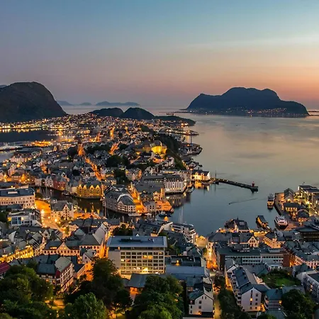 Unik Leilighet I Alesund Sentrum Exterior foto